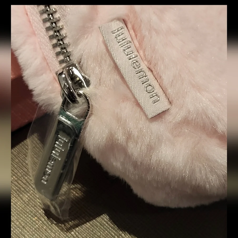 Lululemon Everywhere Belt Bag Plush Strawberry Milkshake - Picture 7 of 12
